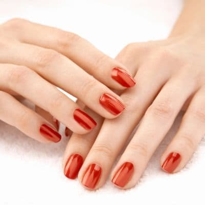SOS manicura: el truco infalible para quitar el esmalte de uñas de la ropa
