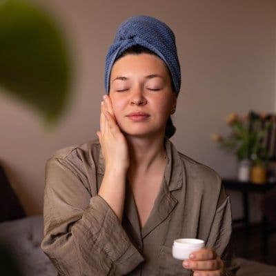 Los 5 trucos de maquillaje para parecer que has dormido 8 horas
