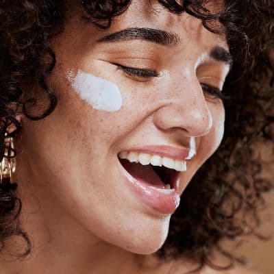 El protector solar ideal para prevenir y tratar el melasma o paño de embarazo