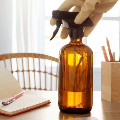 Aceites esenciales para eliminar el olor a humedad y moho en armarios y textiles