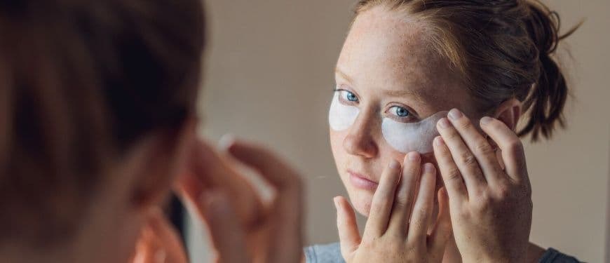 Tus párpados están rojos y escamosos cada mañana y ya has probado tres cremas de contorno de ojos sin éxito