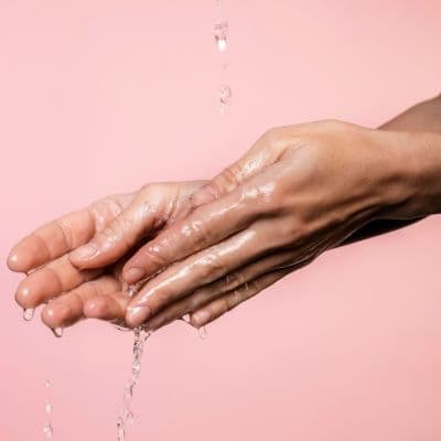 Ni hidratación ni ósmosis: el motivo evolutivo por el que tus dedos se arrugan en el agua