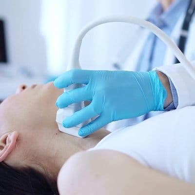 Sientes un pinchazo en la base de la garganta que sube al oído y no es una infección común