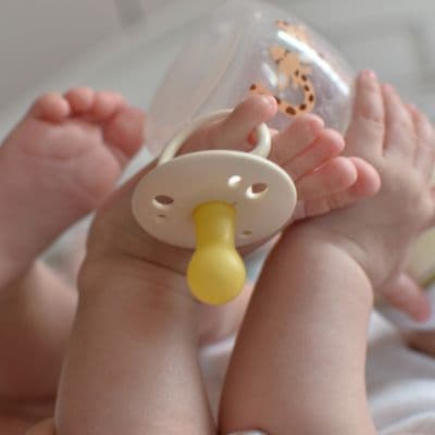 Mordida abierta por chupete: cómo prevenirla y corregirla