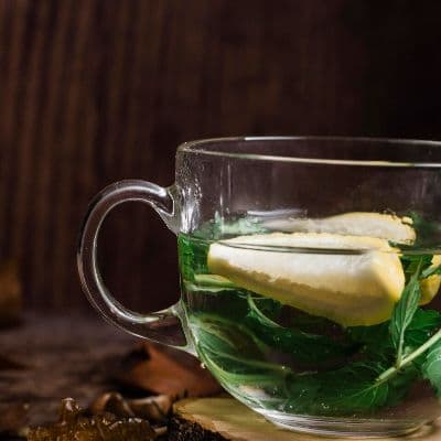 Las mejores infusiones para bajar el colesterol: plantas que actúan como estatinas