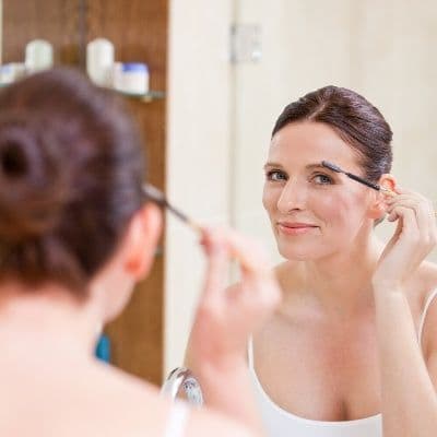 Las canas en las cejas ya tienen su propia solución