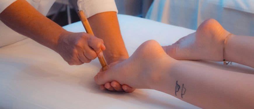 ¿Tus piernas tienen manchas color ocre? Así empieza la dermatitis de estasis