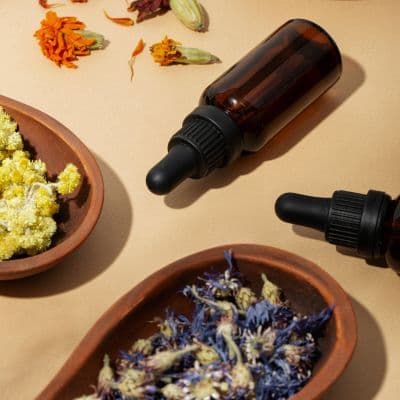 Aceites aromáticos: usos y beneficios en el día a día