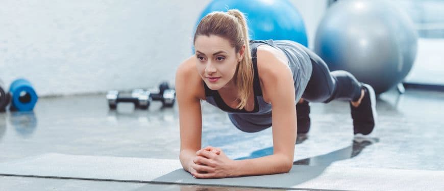 Ejercicios isométricos para ganar masa muscular en casa