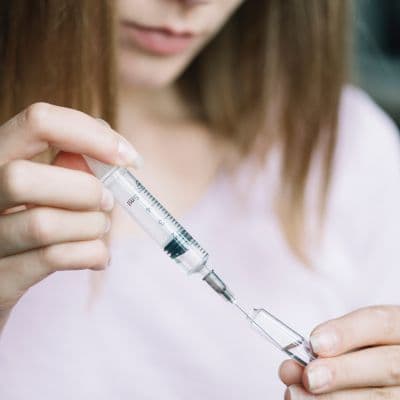 Inyección anticonceptiva: cómo funciona y su frecuencia
