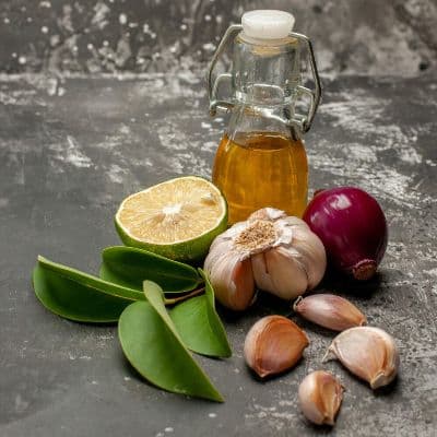 Ajo crudo sobre el herpes: Riesgo de quemadura química