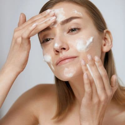 ¿Tienes manchas en la piel? Cuándo preocuparse y consultar al dermatólogo