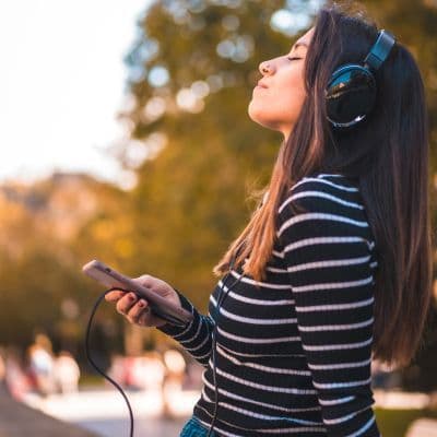 Las frecuencias de audio que se usan en meditación y lo que cambian realmente