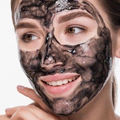 El peeling de carbono: el tratamiento 'de alfombra roja' para una piel sin poros