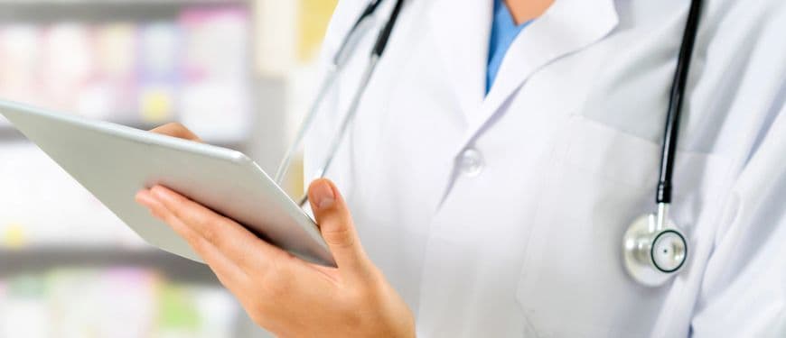 Cómo se transmite (y cómo no) el VIH: Desmintiendo los mitos más comunes