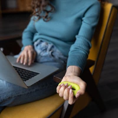 Ratón vertical y ergonomía: Prevenir la tendinitis de muñeca