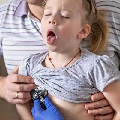 Los 30 segundos vitales para expulsar el objeto de tu garganta hoy.