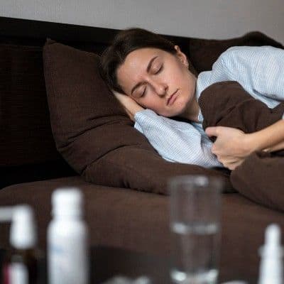 Por qué toses más por la noche: las 3 causas ocultas y cómo solucionarlas