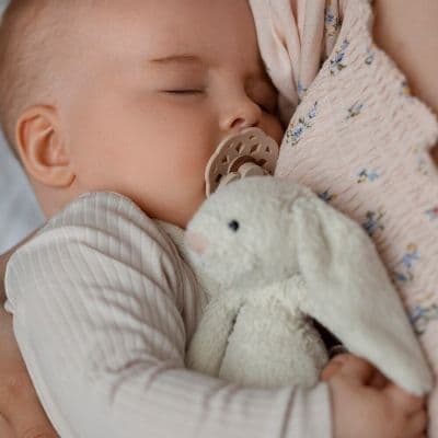 Colecho seguro: beneficios, riesgos y cómo elegir la cuna adecuada para tu bebé