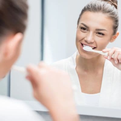 Cepillo Interdental vs. Hilo Dental: ¿Cuál Elegir para Cada Espacio?