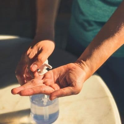 Qué es el prurito acuagénico: por qué pica la piel tras el agua