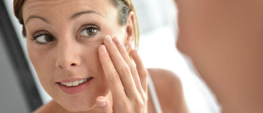Adiós a las manchas: la guía definitiva para usar retinol y unificar tu tono