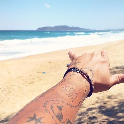 ¿Playa o Tatuaje? Por qué la arena y el cloro son los peores enemigos de una herida abierta