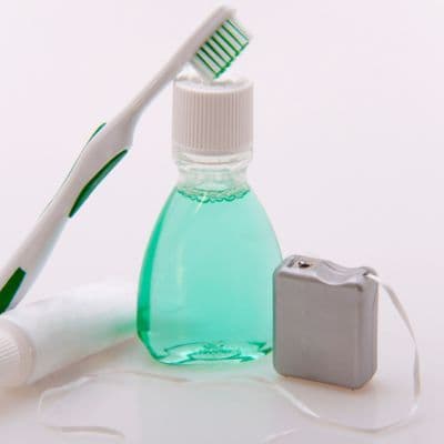 Caries Ocultas: El Hilo Dental, tu Detector y Protector contra la Caries