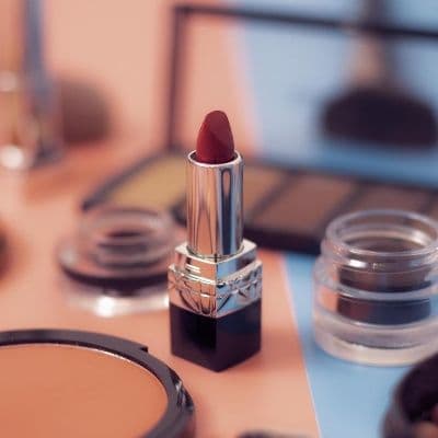 Los beneficios de los pigmentos naturales en el maquillaje labial diario
