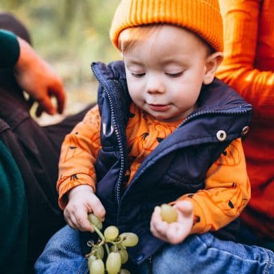 Tu bebé se ha caído y ha salido un chichón: el ingrediente natural que sí puede aplicarle