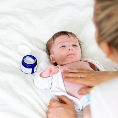 Cómo actuar ante la fiebre en bebés de 0 a 3 meses y cuándo ir a urgencias