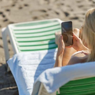 El síndrome 'Text Neck': ¿Está la postura de tu móvil causando tu dolor de mandíbula?