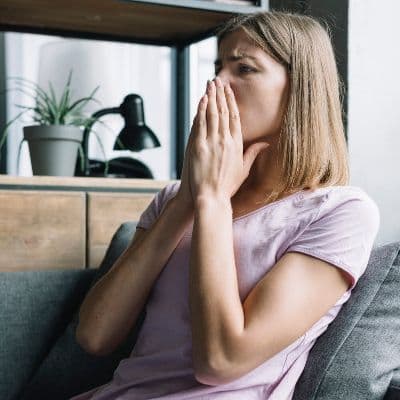 Pánico a las náuseas: Cuando el miedo a devolver controla tu vida y tu alimentación