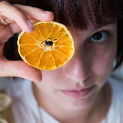 Fitofotodermatitis: por qué el sol y los cítricos queman tu piel