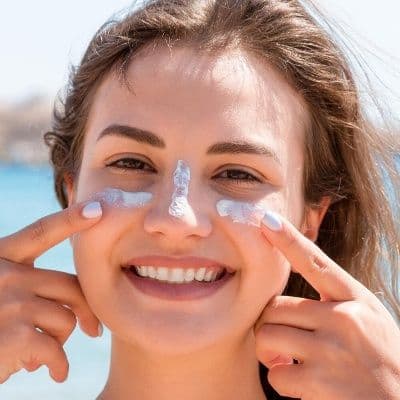 El "stick" transparente que te permite protegerte del sol sin usar las manos